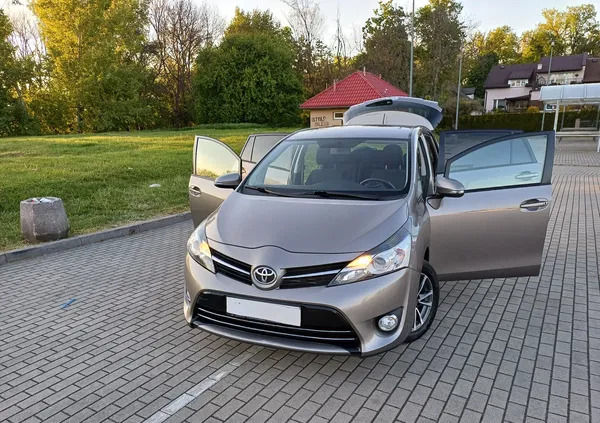 ostrów lubelski Toyota Verso cena 29900 przebieg: 230000, rok produkcji 2014 z Ostrów Lubelski